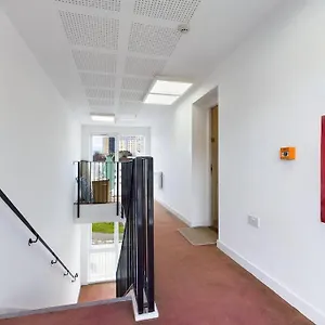 Chic Centre With Allocated Parking Swansea